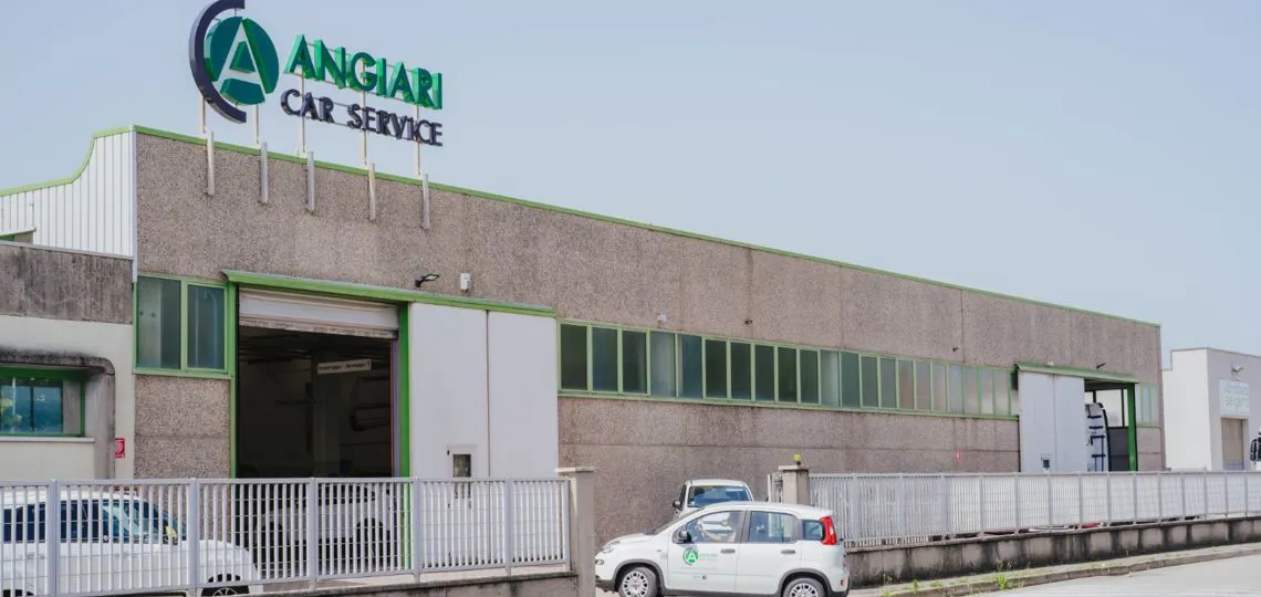 Edificio completo con uffici della carrozzeria Angiari